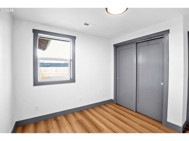 705 Sw DENNIS Ave, Hillsboro, OR 97123