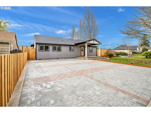 705 Sw DENNIS Ave, Hillsboro, OR 97123