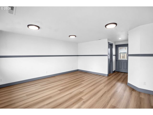 705 Sw DENNIS Ave, Hillsboro, OR 97123