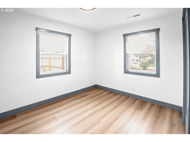 705 Sw DENNIS Ave, Hillsboro, OR 97123