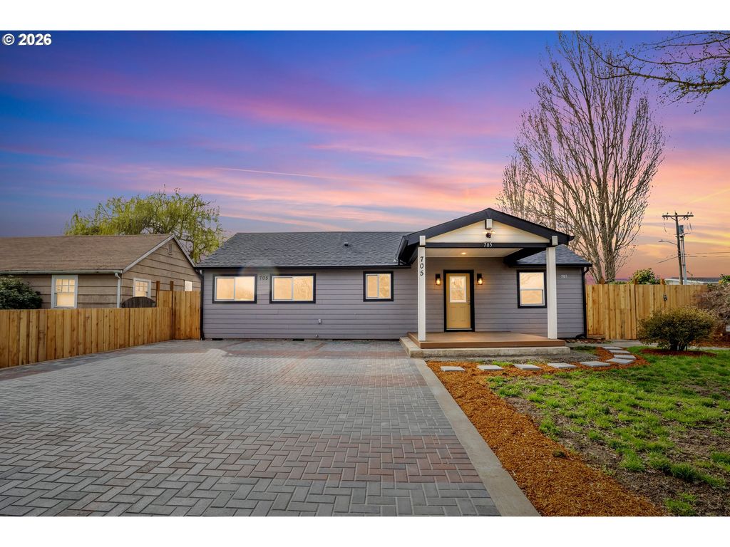 705 Sw DENNIS Ave, Hillsboro, OR 97123