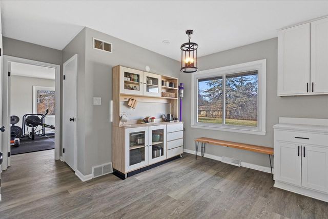 N77W14914 Menomonee Manor DRIVE, Menomonee Falls, WI 53051