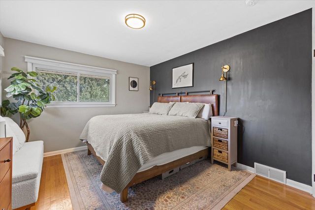 N77W14914 Menomonee Manor DRIVE, Menomonee Falls, WI 53051