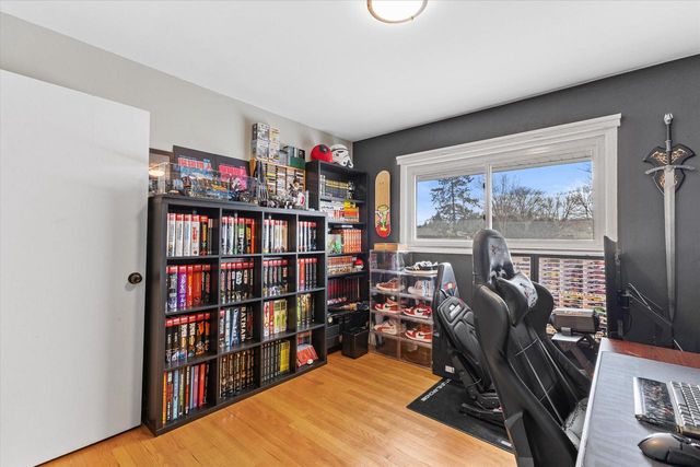 N77W14914 Menomonee Manor DRIVE, Menomonee Falls, WI 53051