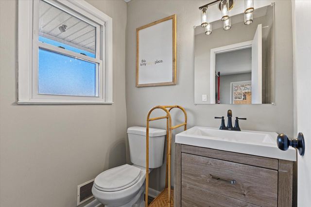 N77W14914 Menomonee Manor DRIVE, Menomonee Falls, WI 53051