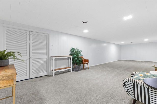 N77W14914 Menomonee Manor DRIVE, Menomonee Falls, WI 53051