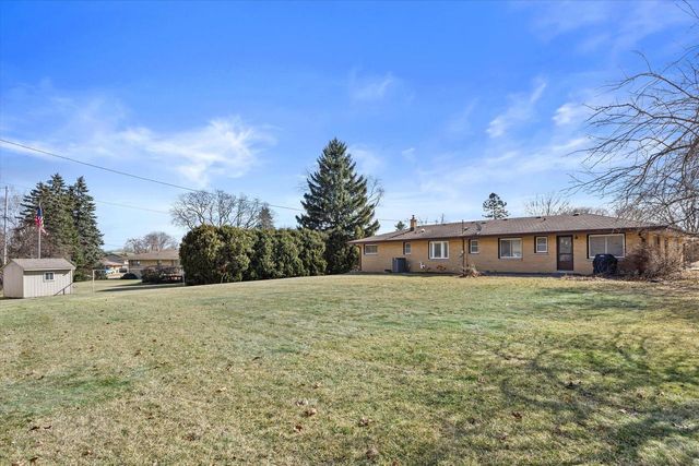 N77W14914 Menomonee Manor DRIVE, Menomonee Falls, WI 53051