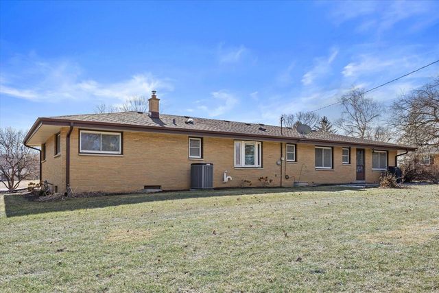 N77W14914 Menomonee Manor DRIVE, Menomonee Falls, WI 53051