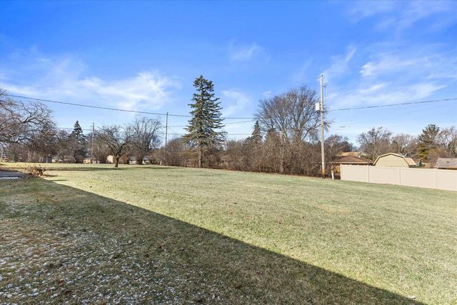 N77W14914 Menomonee Manor DRIVE, Menomonee Falls, WI 53051