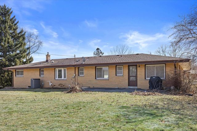 N77W14914 Menomonee Manor DRIVE, Menomonee Falls, WI 53051