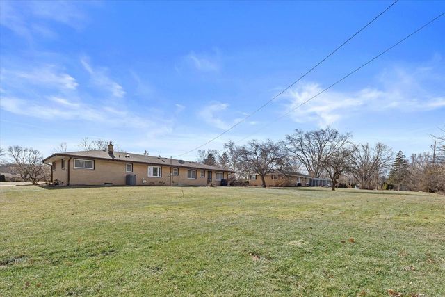 N77W14914 Menomonee Manor DRIVE, Menomonee Falls, WI 53051