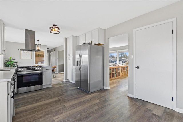 N77W14914 Menomonee Manor DRIVE, Menomonee Falls, WI 53051