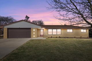 N77W14914 Menomonee Manor DRIVE, Menomonee Falls, WI 53051