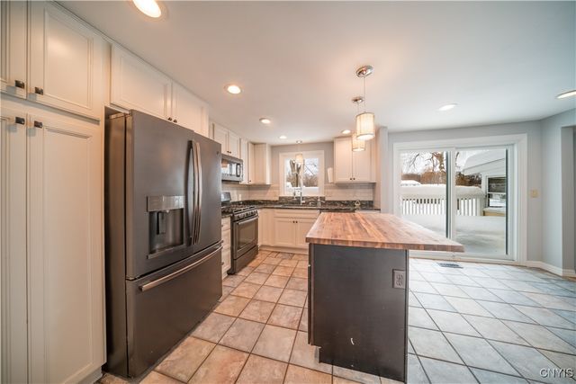 10 Echodale Avenue, Lysander, NY 13027