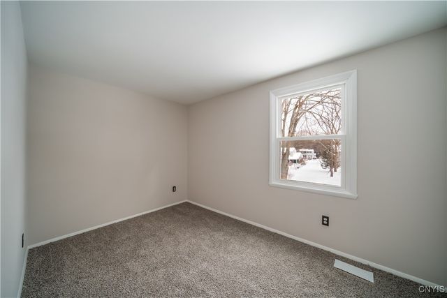 10 Echodale Avenue, Lysander, NY 13027