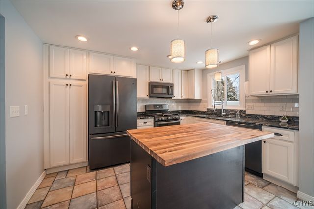 10 Echodale Avenue, Lysander, NY 13027