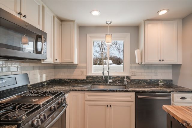 10 Echodale Avenue, Lysander, NY 13027