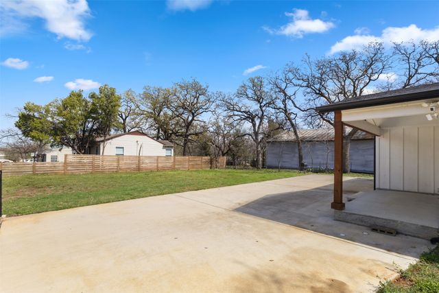 1024 Greenlee Street, Denton, TX 76201