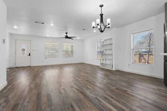 1024 Greenlee Street, Denton, TX 76201