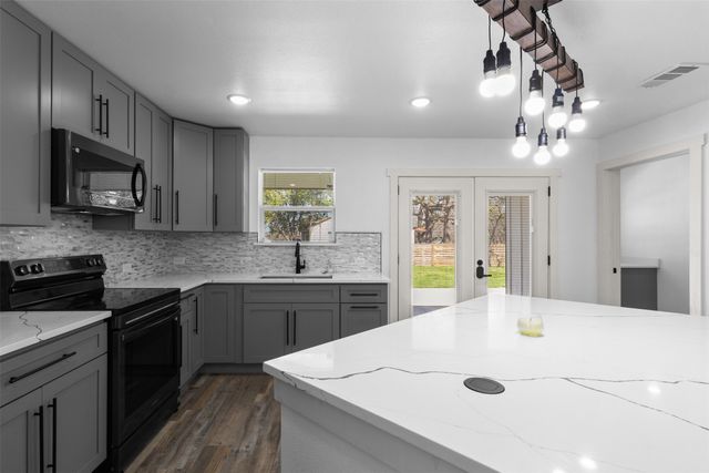 1024 Greenlee Street, Denton, TX 76201