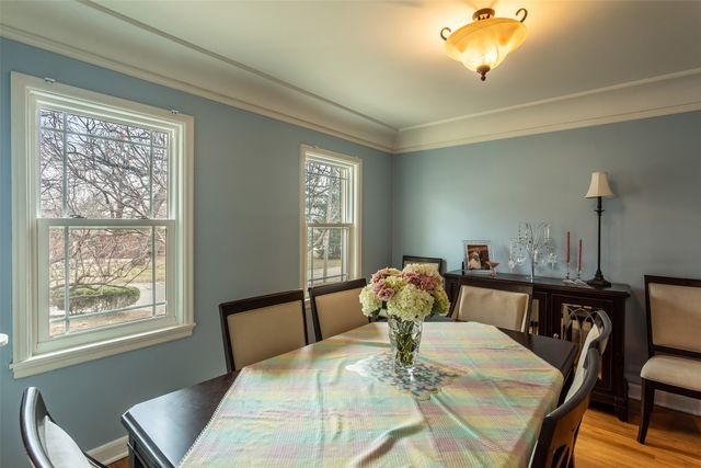 5905 Walnut Hill Drive, Des Moines, IA 50312