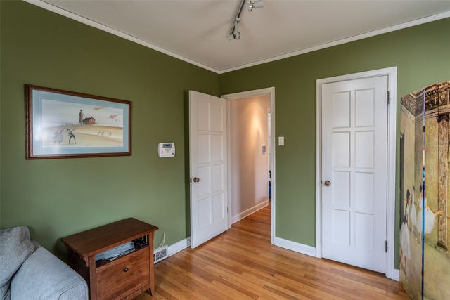 5905 Walnut Hill Drive, Des Moines, IA 50312