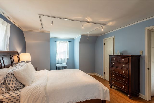 5905 Walnut Hill Drive, Des Moines, IA 50312