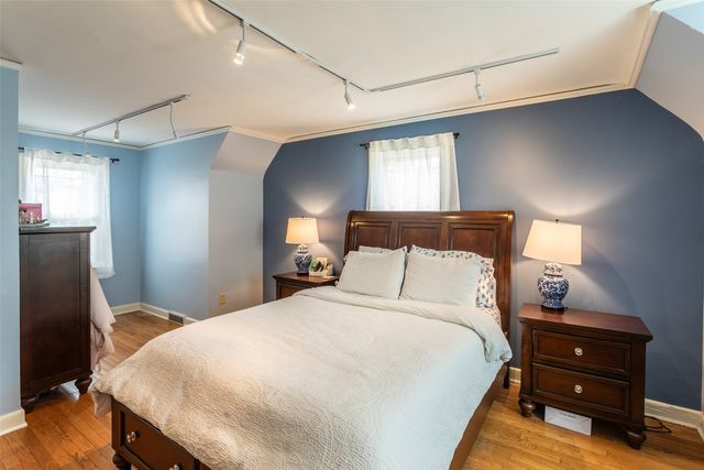 5905 Walnut Hill Drive, Des Moines, IA 50312