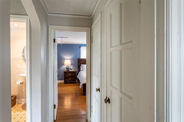 5905 Walnut Hill Drive, Des Moines, IA 50312