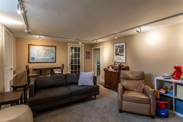 5905 Walnut Hill Drive, Des Moines, IA 50312