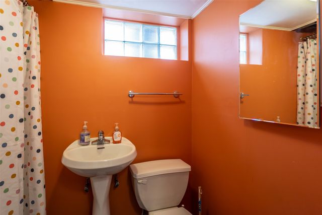 5905 Walnut Hill Drive, Des Moines, IA 50312