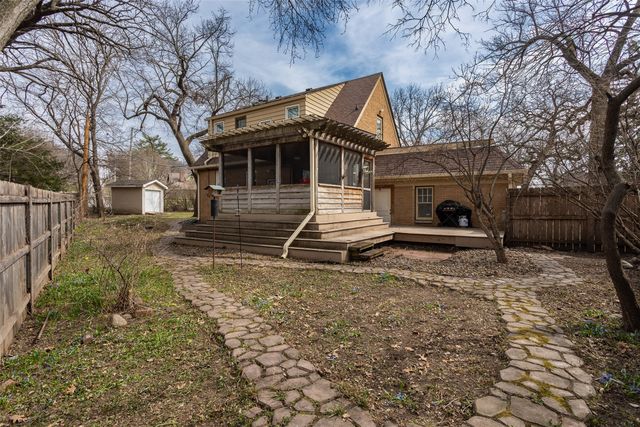 5905 Walnut Hill Drive, Des Moines, IA 50312