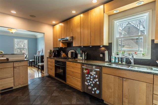 5905 Walnut Hill Drive, Des Moines, IA 50312