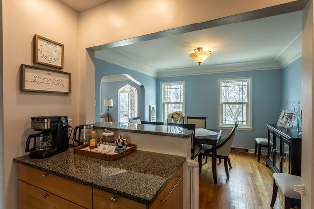 5905 Walnut Hill Drive, Des Moines, IA 50312