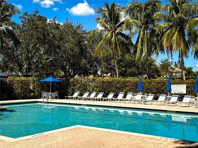 1543 Barcelona Way 5-30, Weston, FL 33327