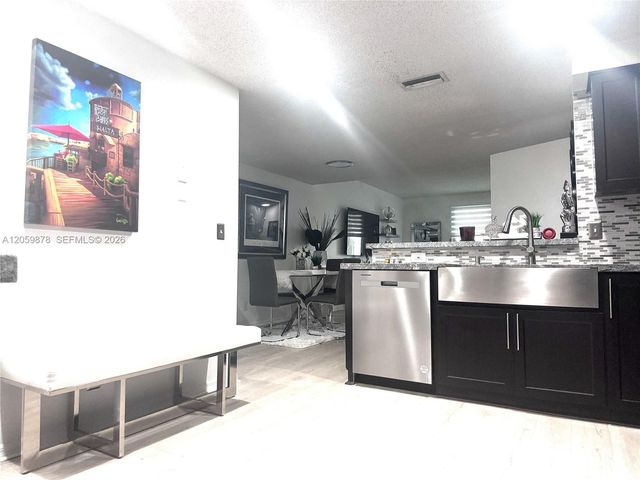 1543 Barcelona Way 5-30, Weston, FL 33327