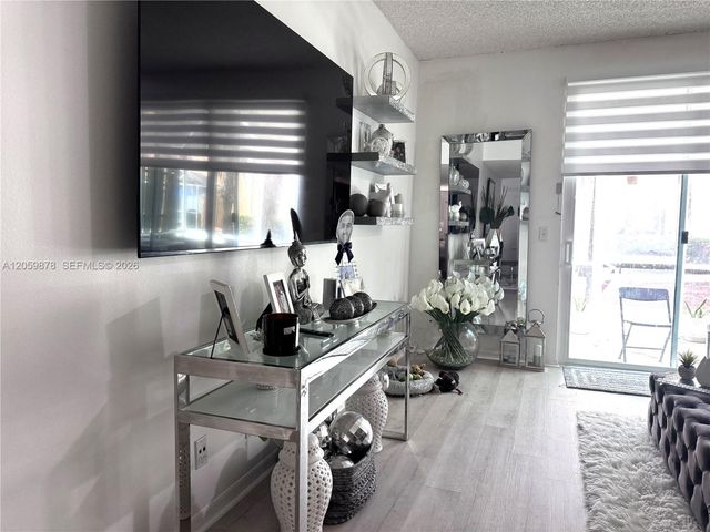 1543 Barcelona Way 5-30, Weston, FL 33327