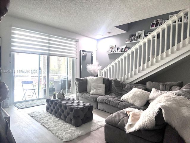1543 Barcelona Way 5-30, Weston, FL 33327