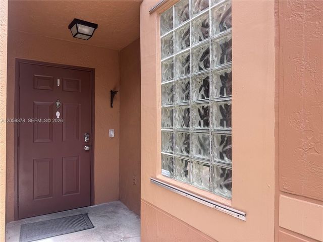 1543 Barcelona Way 5-30, Weston, FL 33327