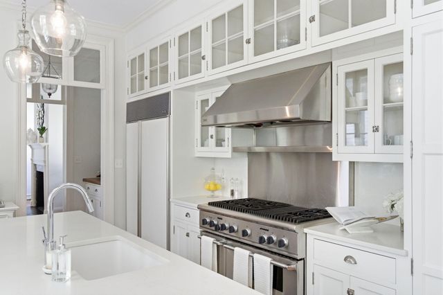24 King Street, Charleston, SC 29401