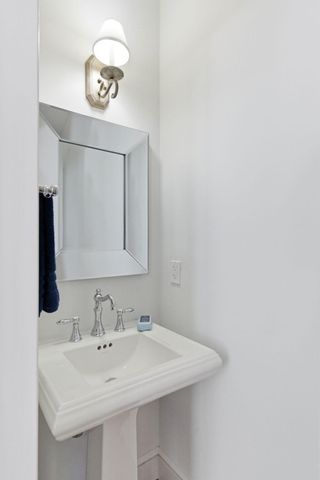 24 King Street, Charleston, SC 29401