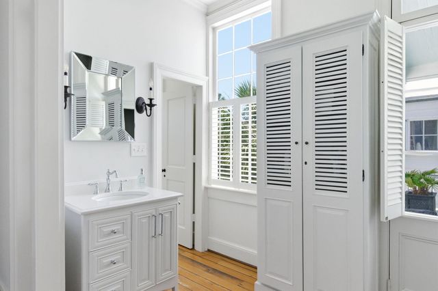 24 King Street, Charleston, SC 29401