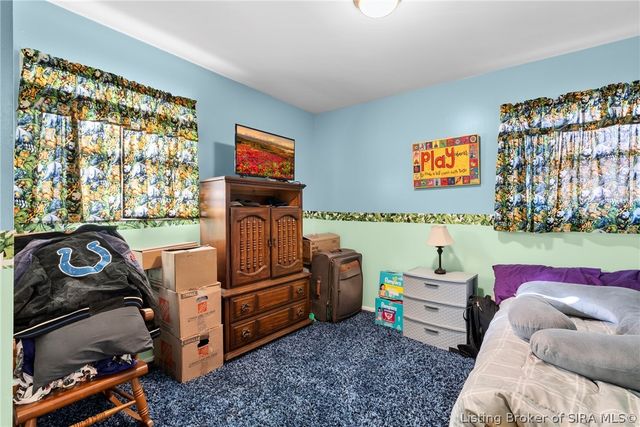 820 W Larkspur Drive, Jeffersonville, IN 47130