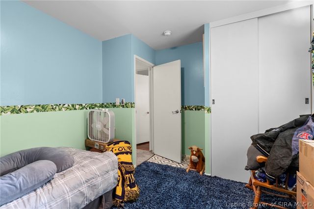 820 W Larkspur Drive, Jeffersonville, IN 47130