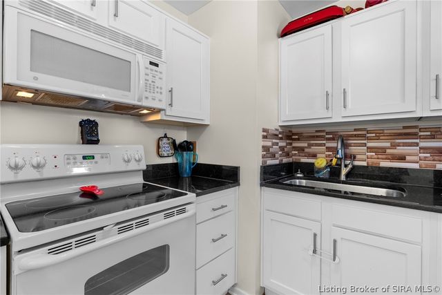 820 W Larkspur Drive, Jeffersonville, IN 47130