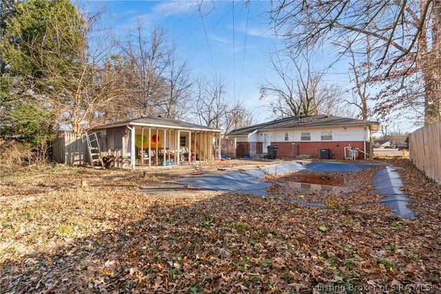 820 W Larkspur Drive, Jeffersonville, IN 47130