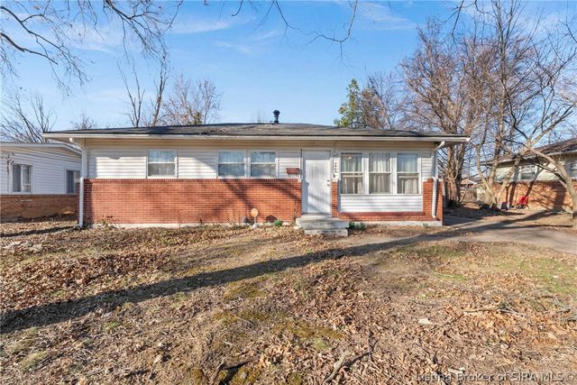 820 W Larkspur Drive, Jeffersonville, IN 47130