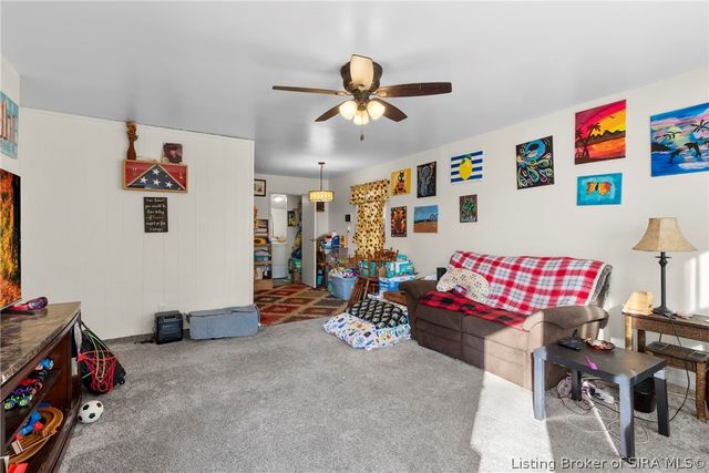 820 W Larkspur Drive, Jeffersonville, IN 47130