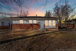 820 W Larkspur Drive, Jeffersonville, IN 47130