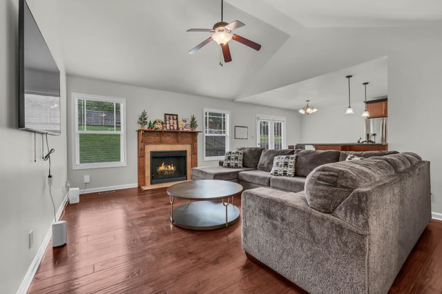 1125 Ishee Dr, Clarksville, TN 37042